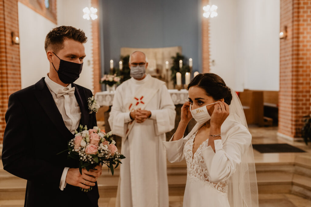 Masken und Hochzeit